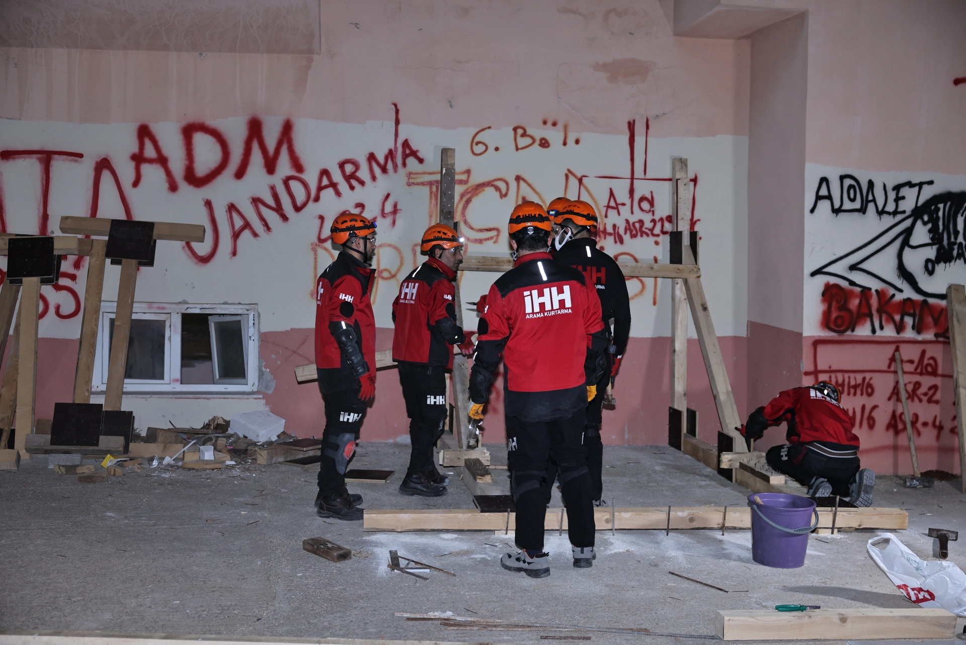 İHH Adana Arama Kurtarma Ekibi